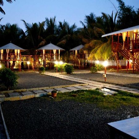 Oyo 81018 Moonlight Farm Stays Solapur Exteriér fotografie